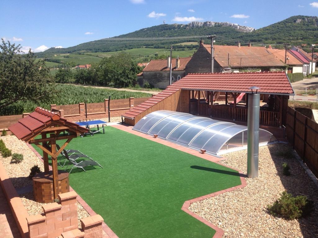 U Jeřába - komplex A Horni Vestonice Esterno foto