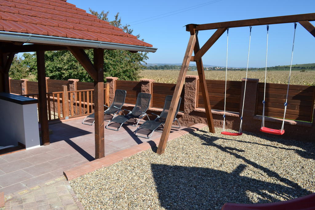 U Jeřába - komplex A Horni Vestonice Esterno foto