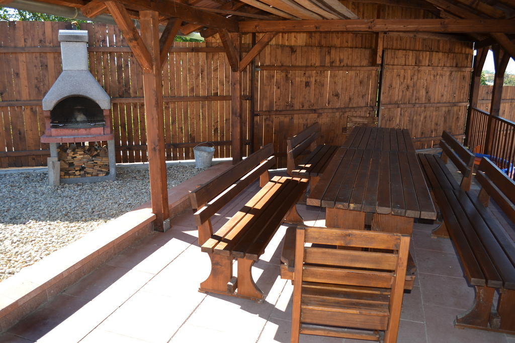 U Jeřába - komplex A Horni Vestonice Esterno foto